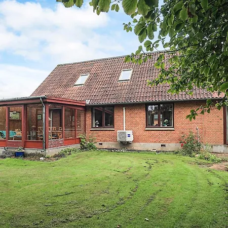 10 Person In Feriehus Spøttrup